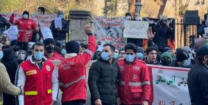 تجمع آتش‌نشان‌ها مقابل شورای شهر تهران برای پیگیری مطالبات صنفی