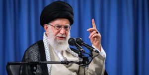مروری بر توصیه‌های رهبر انقلاب درباره‌ مدیریت فضای مجازی| نباید مردم را بی‌پناه رها کنیم