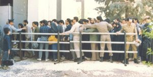 صف خرید از نمایشگاه کتاب در سال ۱۳۶۶ و نوستالژی دهه شصتی‌ها +تصاویر