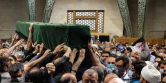 تهرانی‌ها آیت‌الله فاطمی‌نیا را «حسین‌گویان» بدرقه کردند+عکس و فیلم