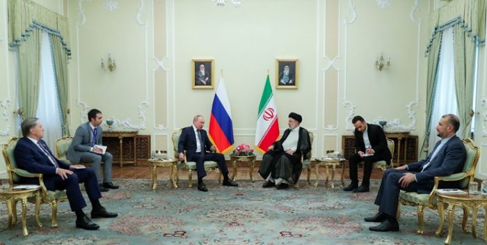 دیدار دوجانبه روسای جمهور ایران و روسیه/ تاکید بر توسعه مناسبات راهبردی تهران و مسکو
