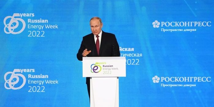 پوتین: همگرایی در قالب اتحادیه اوراسیا راه غلبه بر تحریم‌ها و کمبود منابع است