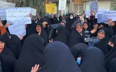 تجمع اعتراضی بانوان و خانواده های شهدا مقابل مجلس/مسوولان به وضعیت حجاب رسیدگی کنند